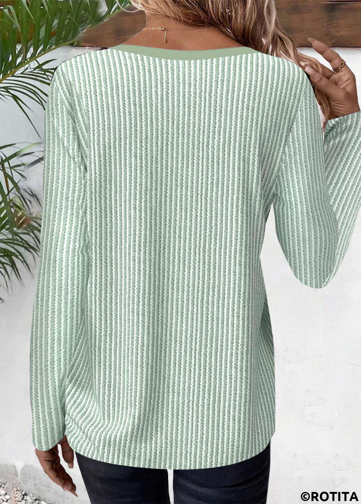 T-shirt à col fendu vert clair à rayures et boutons Rotita