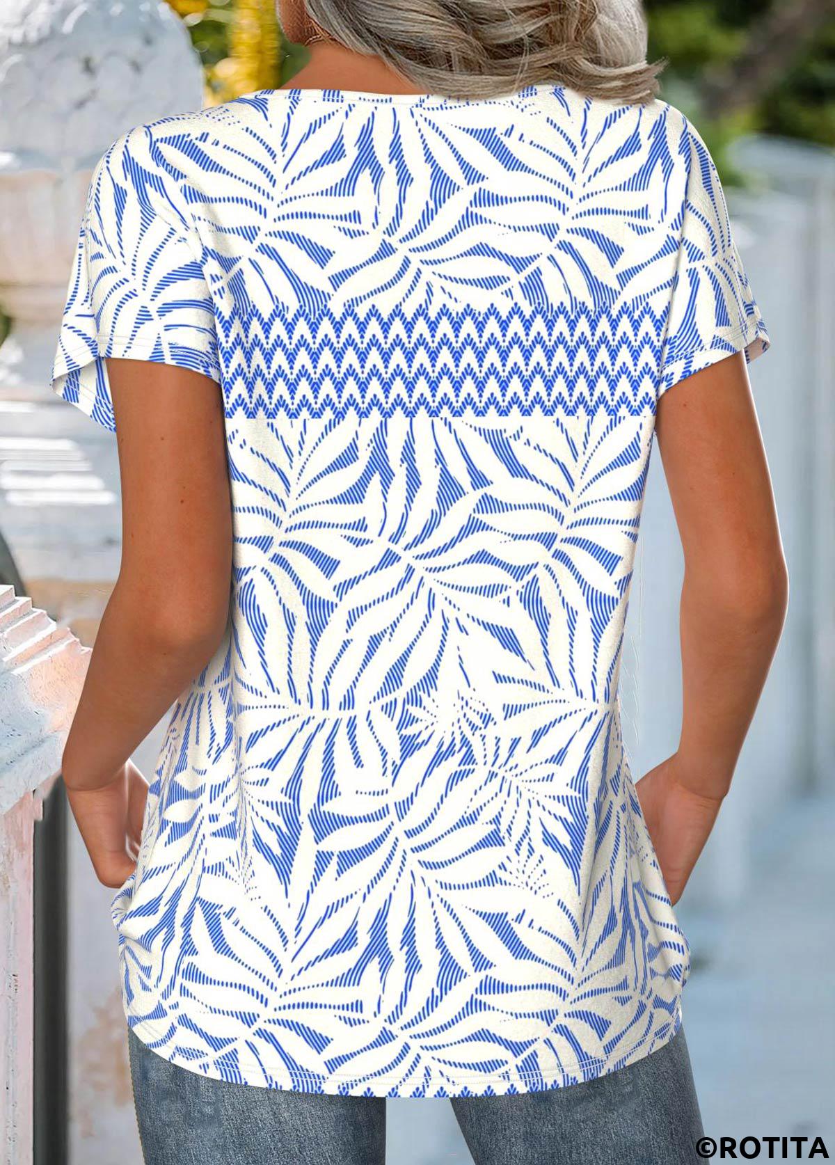 Rotita – T-Shirt mit Rundhalsausschnitt und ausgeschnittenem Blattmuster in Blau